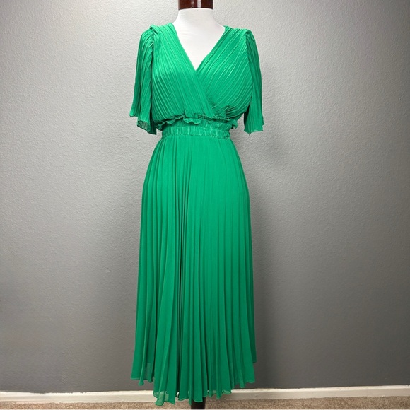 Zara Dresses & Skirts - Zara Green V-neck Pleated Pull over Midi Dress Sz XS Flowing Party